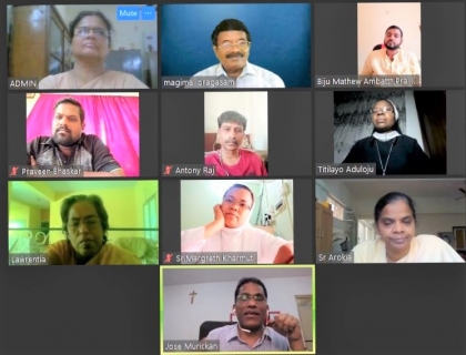 Primeiro curso de educação para a mídia on-line na Índia