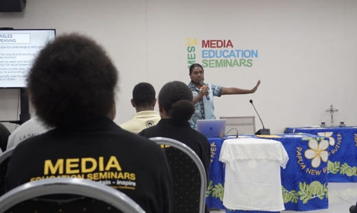 Capacitar os jovens através da educação para os media: