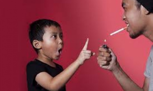  Fundação Tailandesa de Promoção da Saúde - Criança Fumante (versão original)